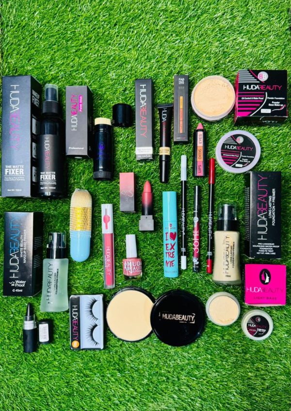 18 In 1 All Season Makeup Deal