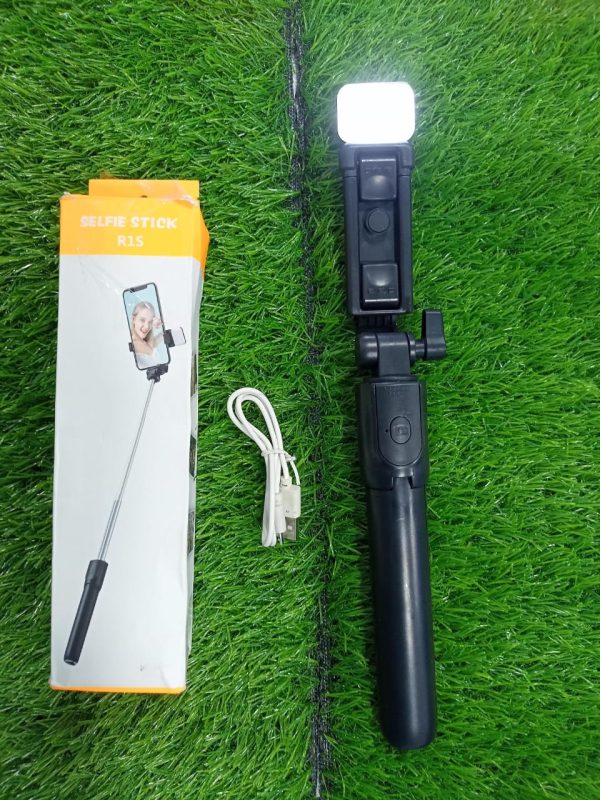 Selfie Stick With Led Light Wireless Bluetooth Foldable Mini Tripod Stand